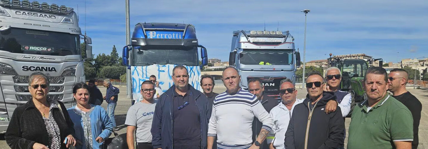 Sciopero autotrasportatori – FILAP al fianco dei lavoratori Juri Galasso, Segretario Nazionale Organizzativo FILAP, insieme agli autotrasportatori in protesta davanti ai camion